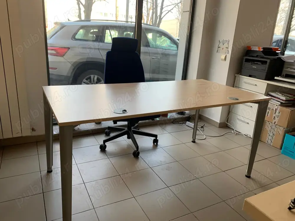 Vand set birou complet: birou 150x80, scaun ergonomic si casetiera cu sertare.
