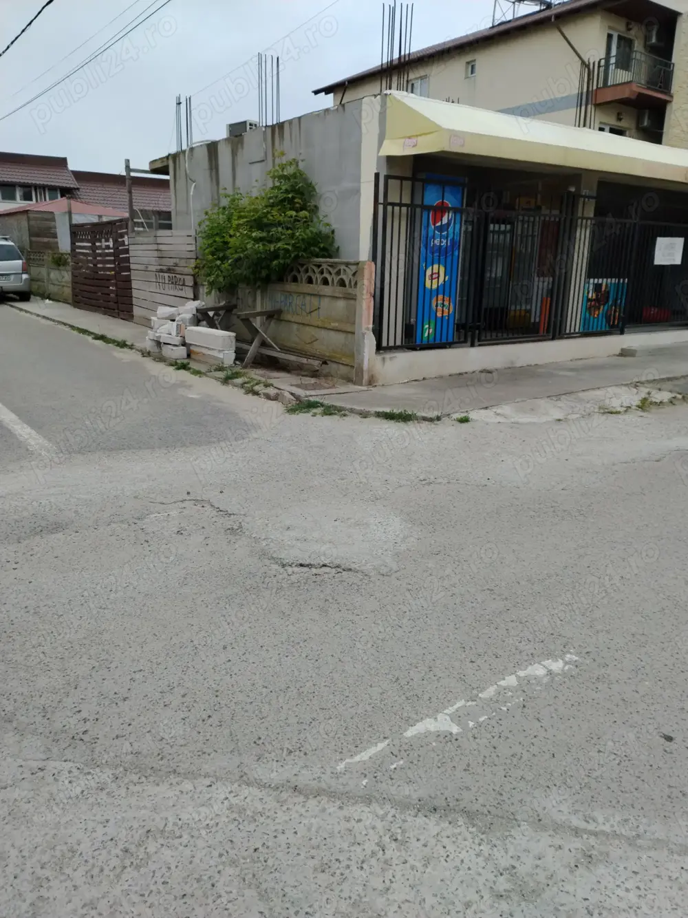 Pensiune+ spatiu comercial (și separat)