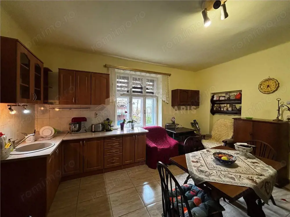 Casa +spatiu comercial zona Centrul Vechi