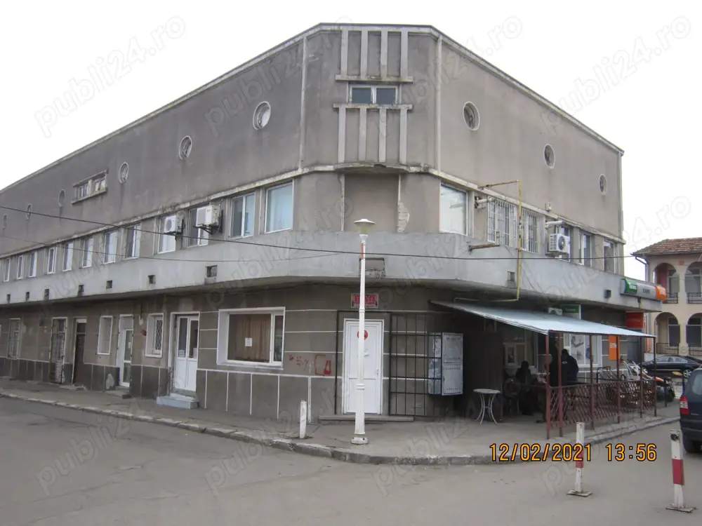 inchiriez 2 spatii piata centrala
