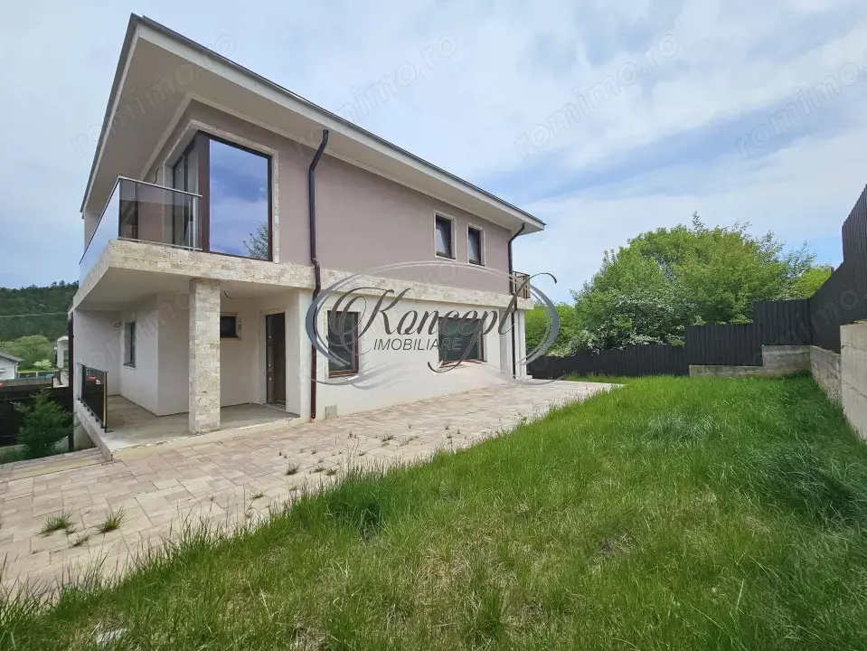 Case cuplate in ansamblu nou Luna de Sus