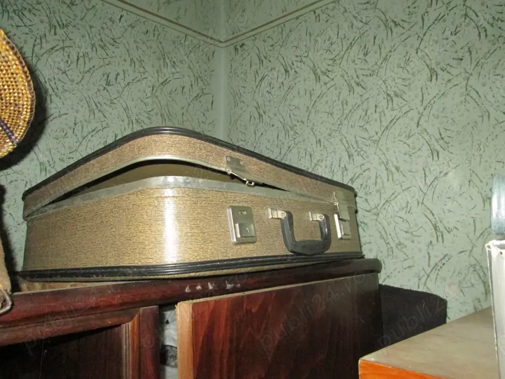 Valiza veche fabricata in RDG in anii 70