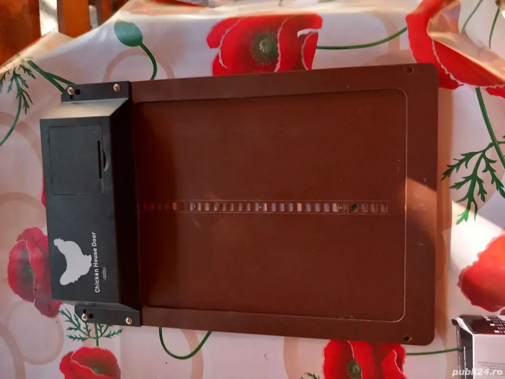 Usa automata găini  Usa automata găini