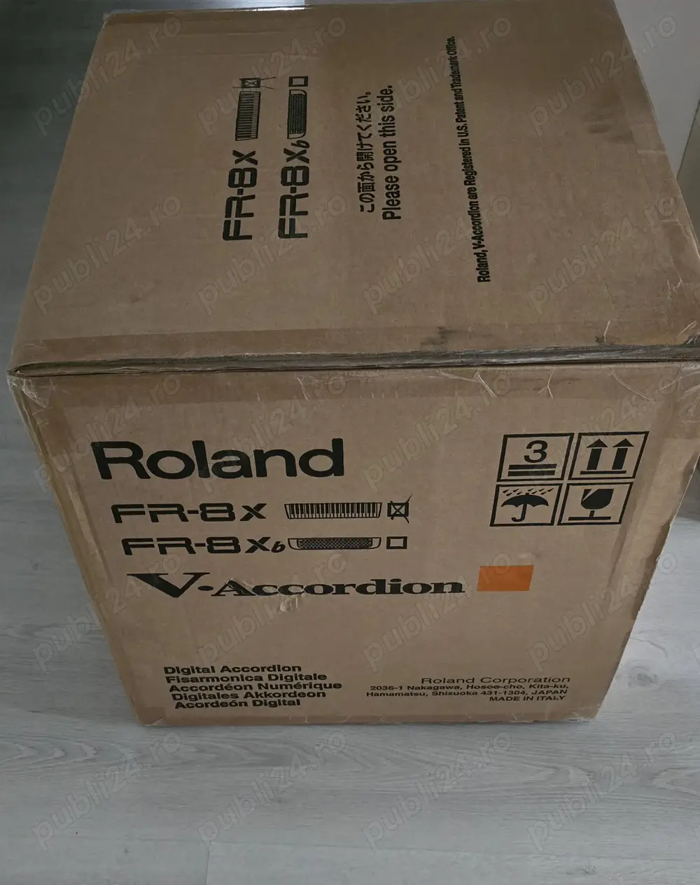 Acordeon Roland FR8X-BK Nou la comandă 