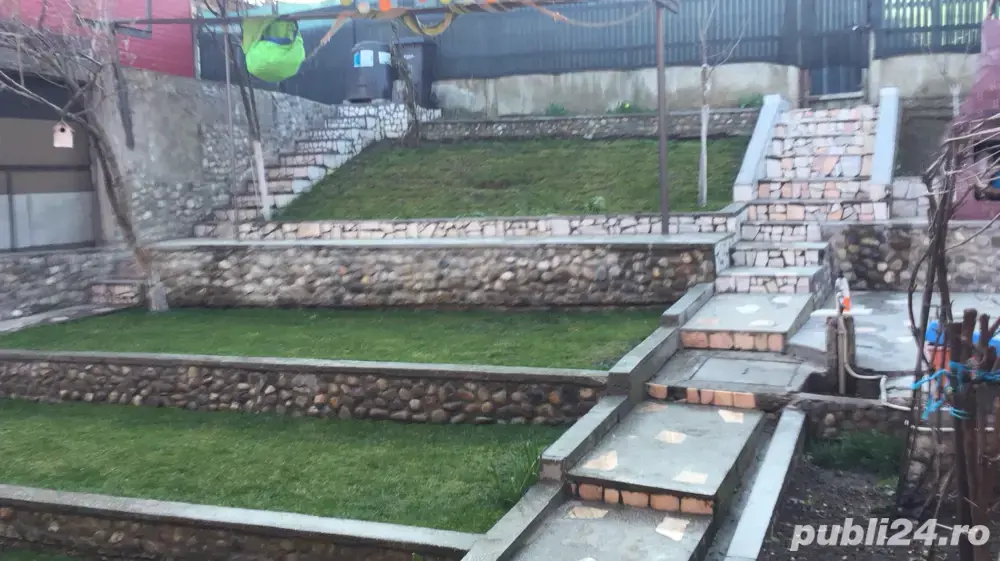 Vânzare casă cu etaj   construcție din cărămidă roșie, zonă premium, teren 500 mp