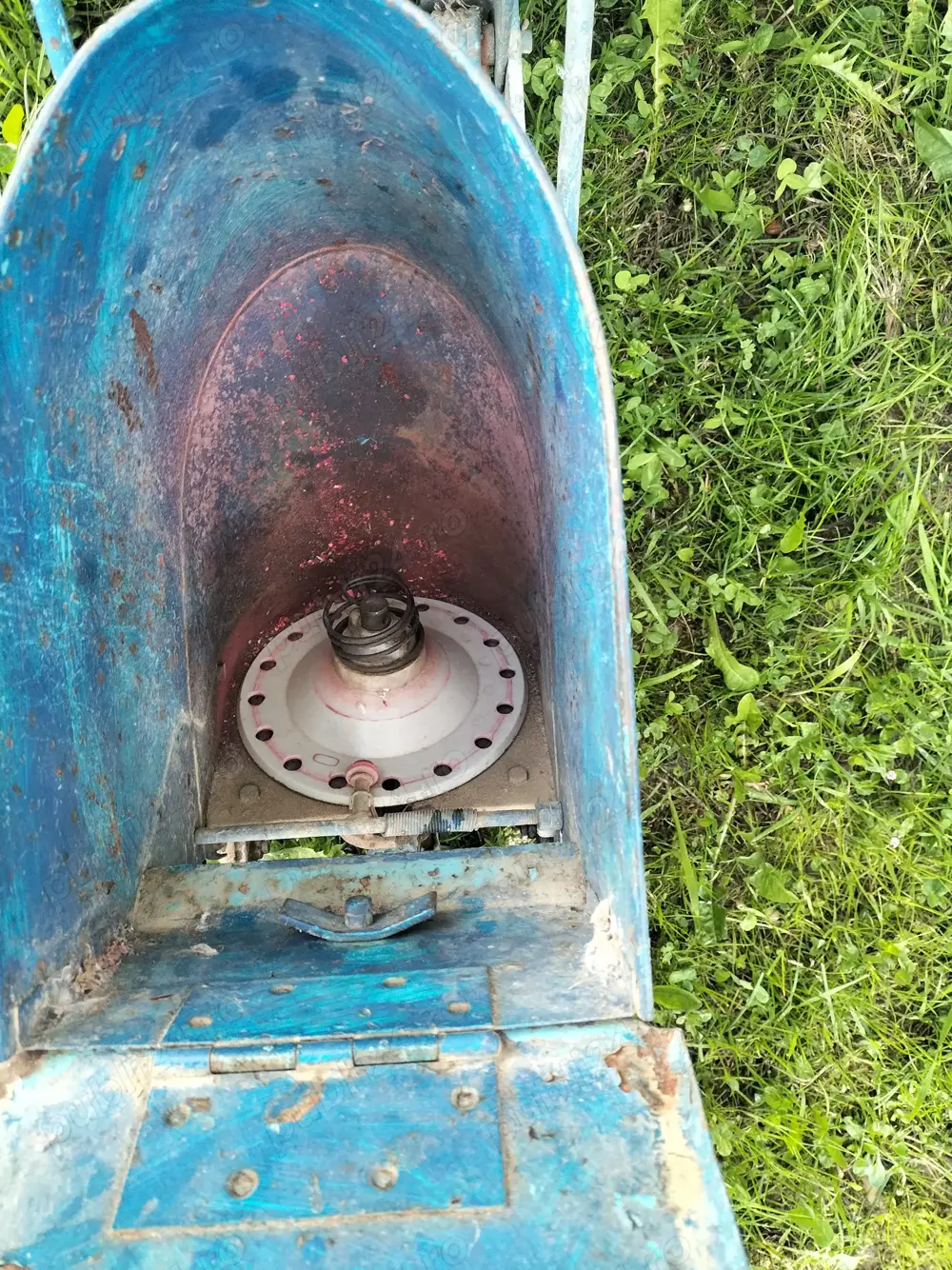 Vând semănatoare de porumb