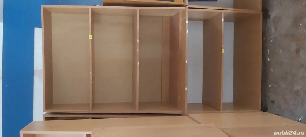 Vand mobilier pentru magazin 