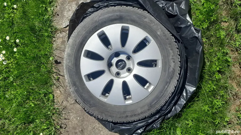 Două perechi de jante cu anvelope de iarna gama VAG si BMW