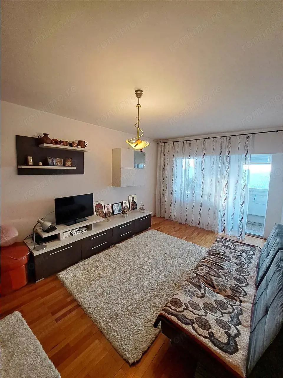 3 camere decomandat, centrala termica, etaj intermediar aproape de Complexul Studentesc!