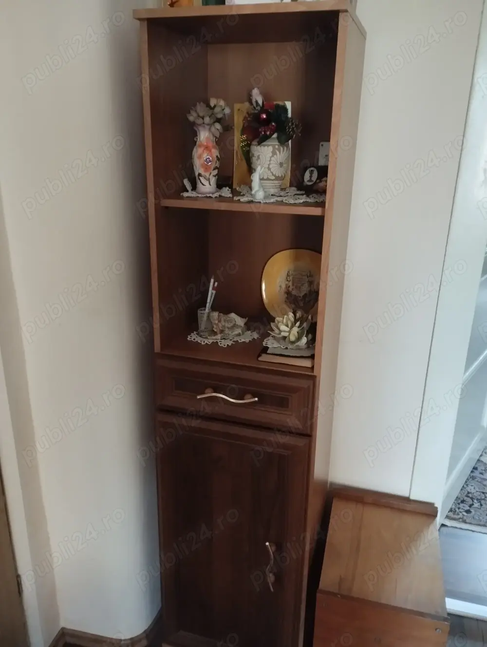 Vând mobilă modulară living compus din 4 corpuri,stare foarte bună 