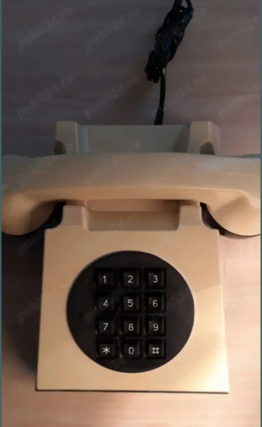 Telefon nostalgic cu taste