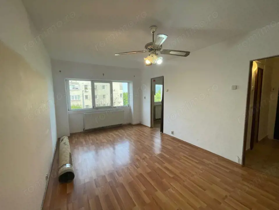 Garsoniera de vanzare, 24 mp, zona Combinat