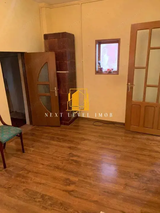  Apartament în casă  – Strada Trivale, Pitești