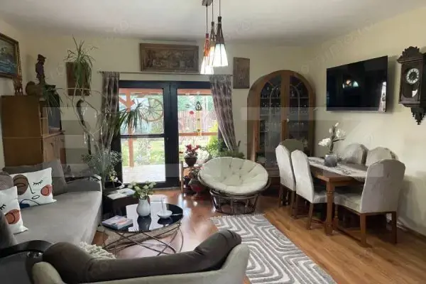 Casa de vanzare, cu 4 camere, 140 mp, zona Strada Dara