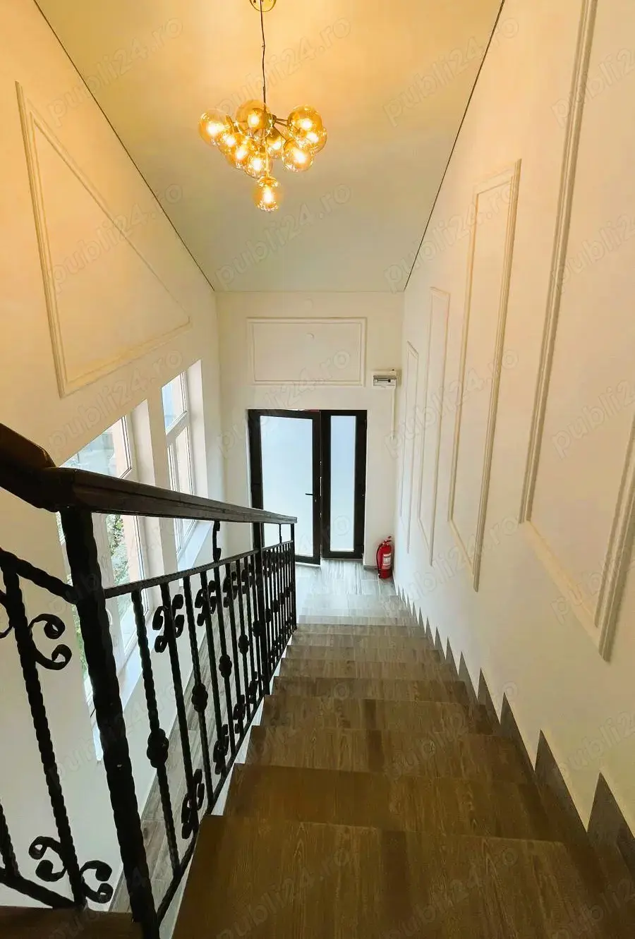 De vanzare imobil cu etaj pretabil cabinete, birouri in zona Siderurgistilor