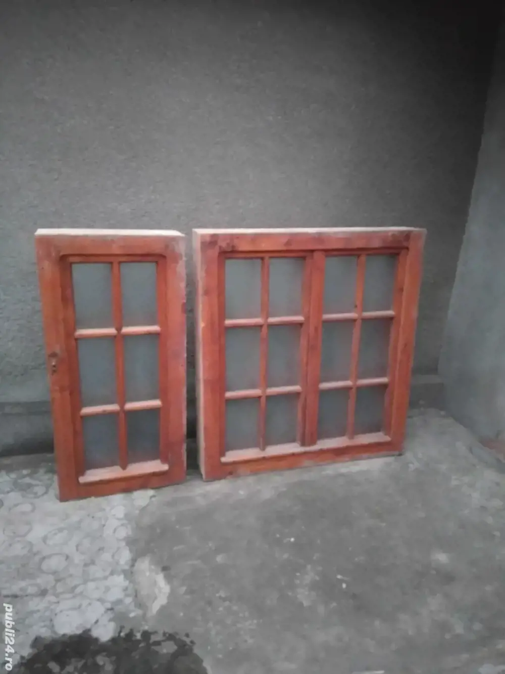 Vand 2 geamuri exterioare  casa.