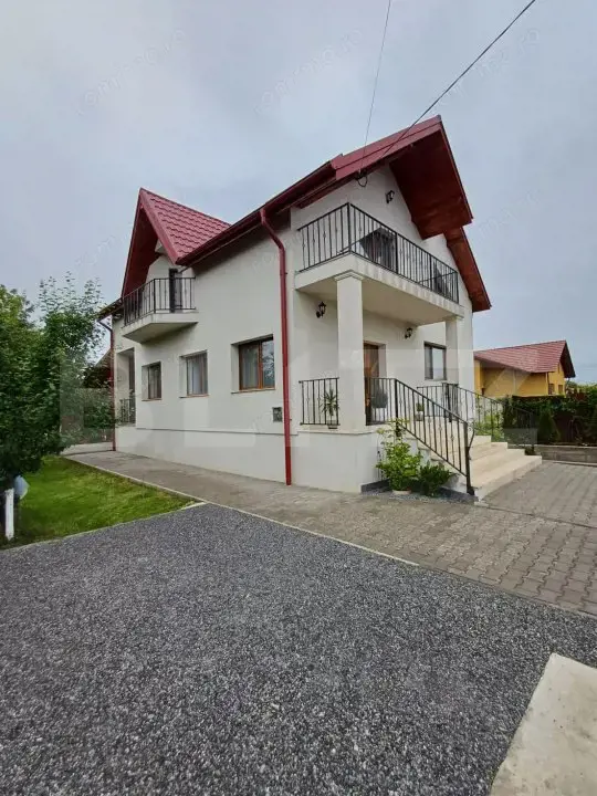 Casa cu 5 camere, 196 mp, 600 mp teren, in cartierul Primaverii