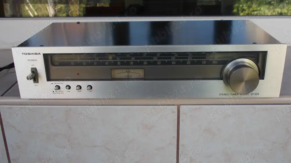 Tuner TOSHIBA ST-225,radio receptor deck analog,vintage 1978 Japan