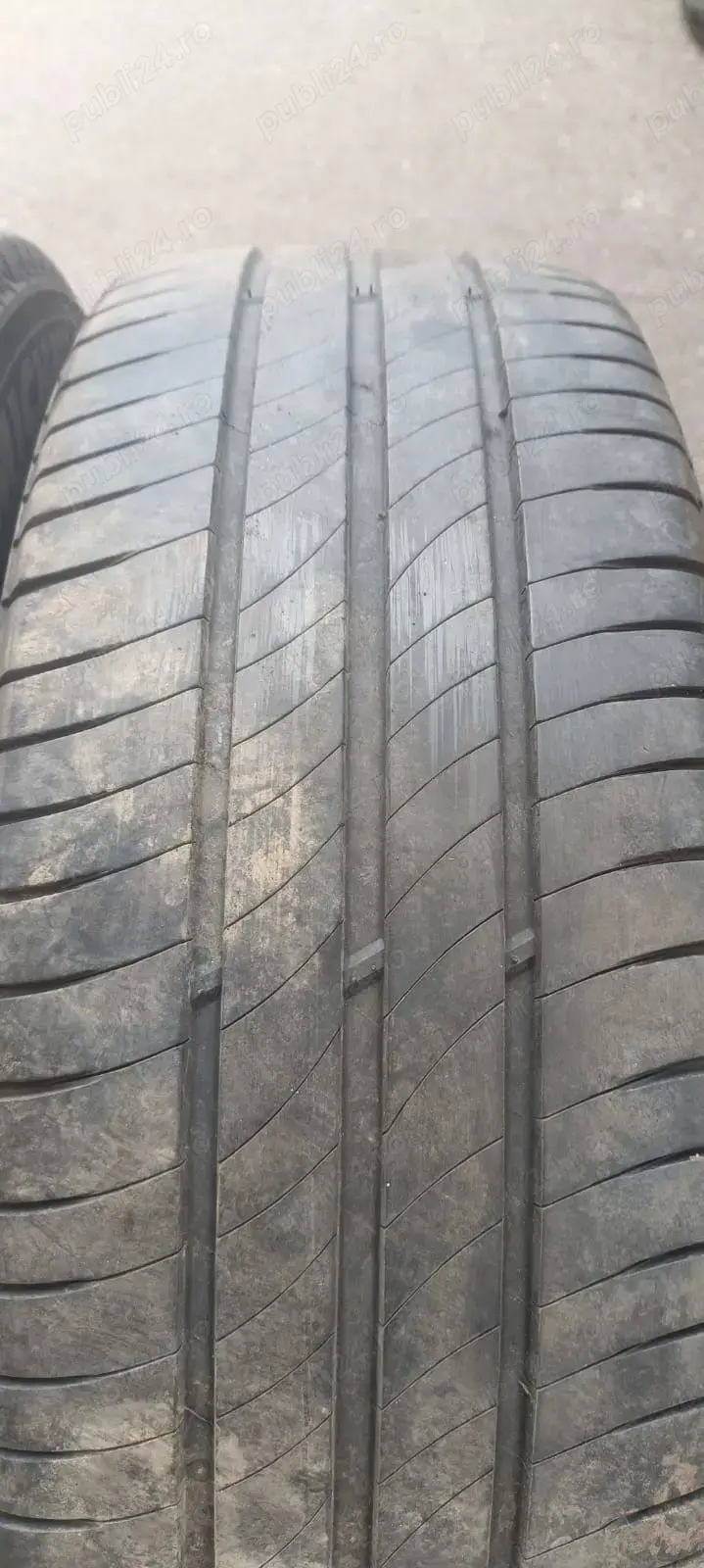 Vând 4 cauciucuri 225/65/R16C MICHELIN.