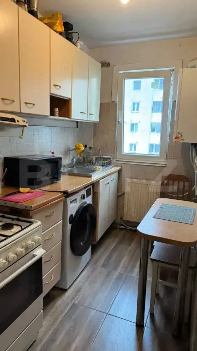 Apartament de vanzare, cu 3 camere, 46 mp, in zona Manastur 