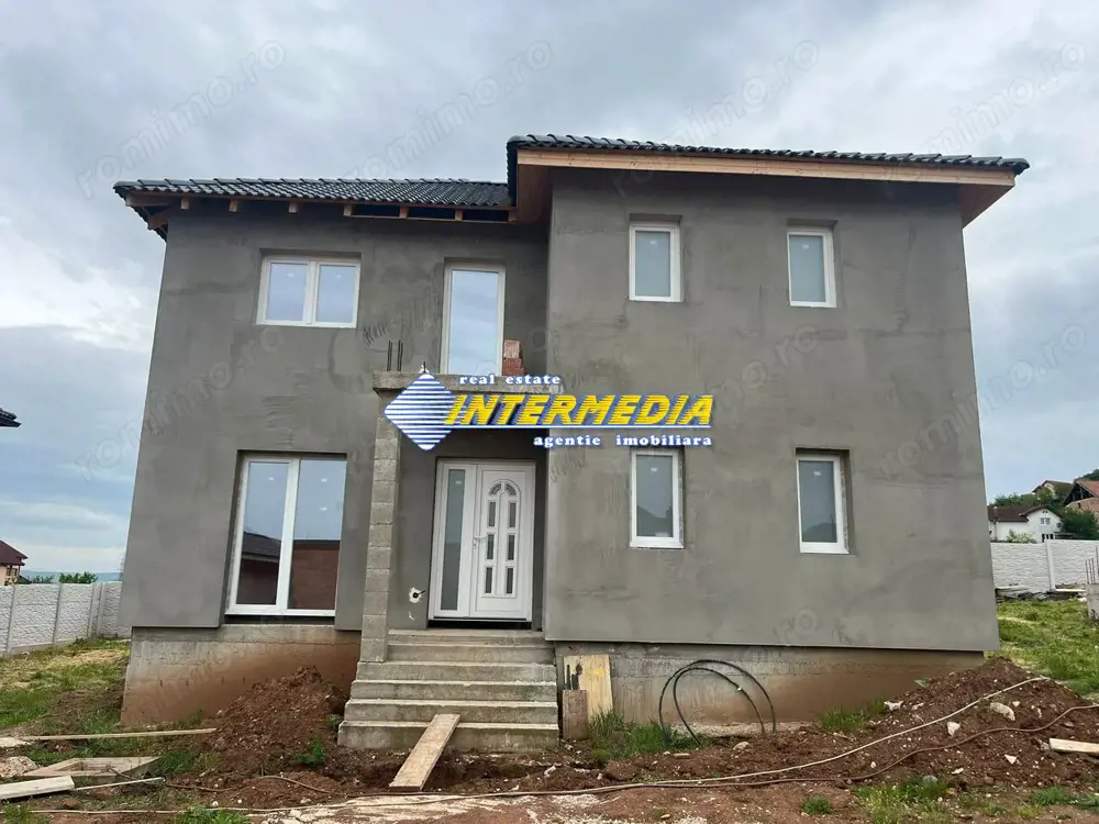 Casa noua de vanzare in Alba Iulia cu 4 camere semifinisata cu apa gaz curent