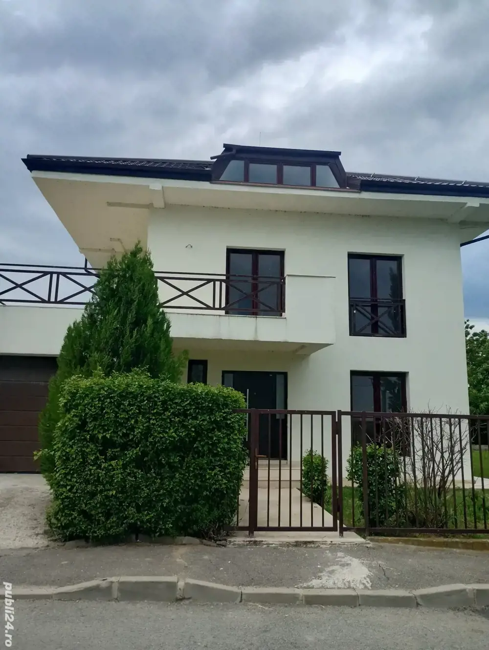 Case in complex rezidențial 