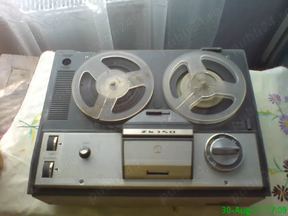 Colecție Vintage: Magnetofon Grundig, PS2 cu Volan, Mașini de cusut Singer (Hibrid) și Ceaika