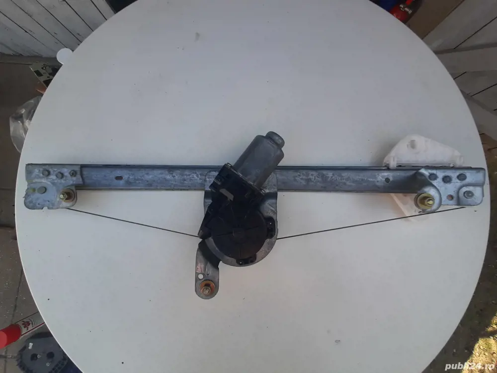 Macara geam ușa stânga față Dacia Logan 2006