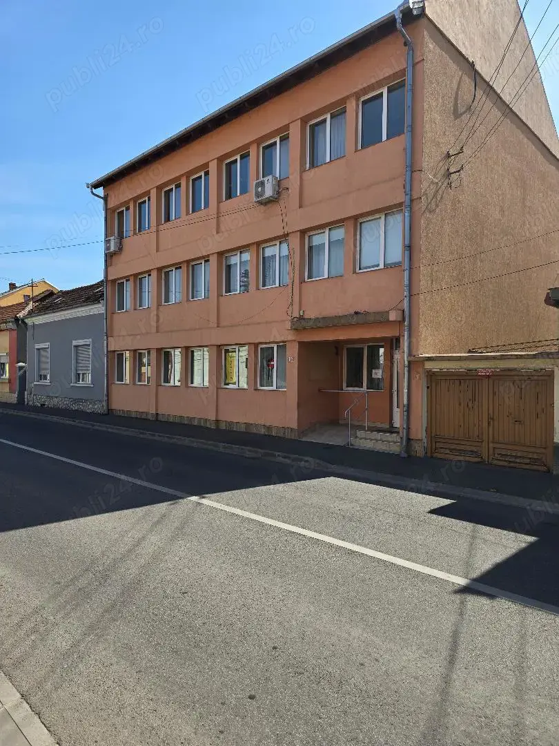 Dau in chirie Cladire birouri, ultracentral D+P+2E, 150mp pe nivel, SC tot-636 mp Inc oras , rampa, 