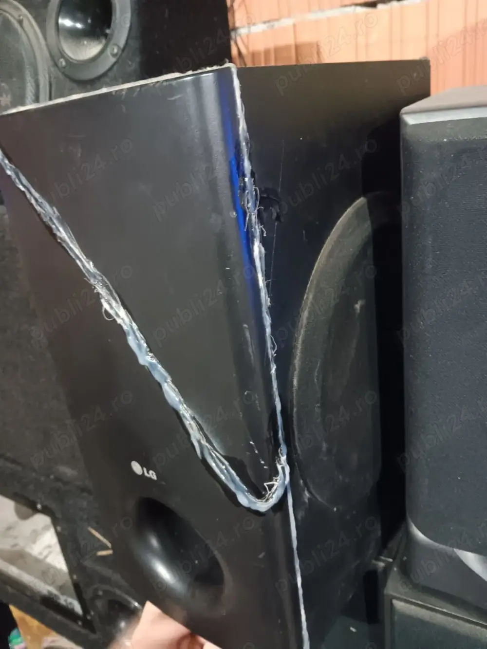 subwoofer de pe home cinema LG model sh85ph-w