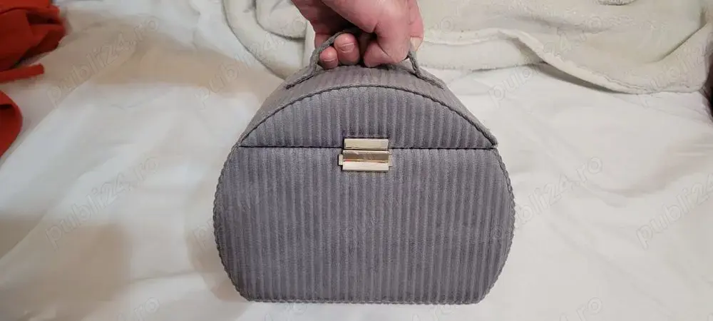 SET 2Cutii Cufere Organizator Obiecte Diverse(farduri bijuterii)-75LEI