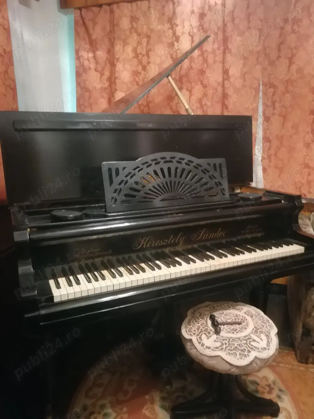 Vând pian antic Kerestely Șandor fabricat în 1866,medaliat cu aur la Paris în 1900