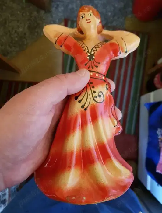 SET 2 Statuete Dansatoare flamenco latino inaltime 22cm -50 LEI