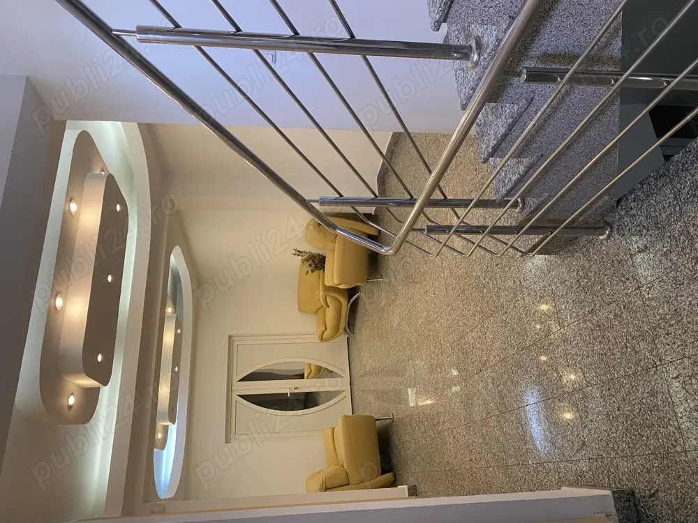 Vand spatiu comercial și casa de locuit