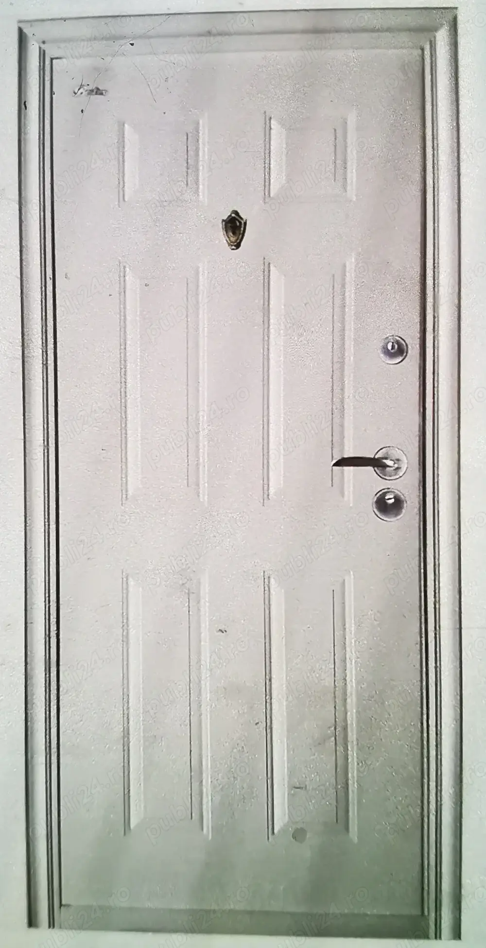 Vând ușa metalica, alba, nouă în ambalaj original, deschidere dreapta sau stanga.