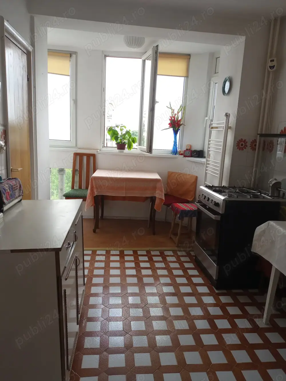 Inchiriez apatament 3 camere 2bai.zona Unirii, Rond Cosbuc,et.4din8