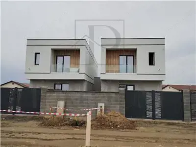 Duplex modern - despartit prin camera tehnica - zona f buna