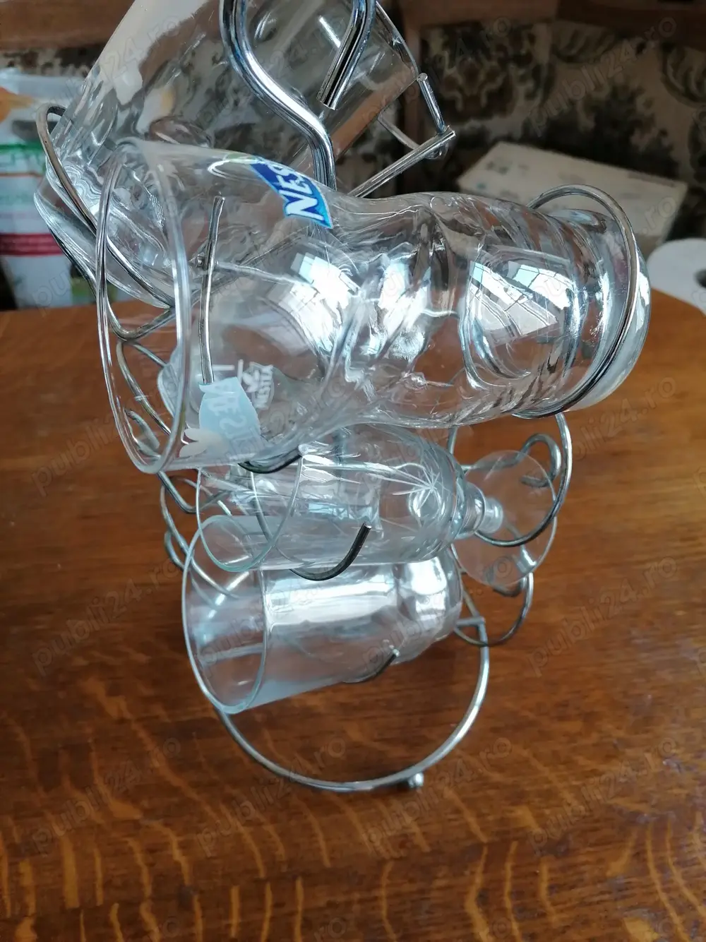 Suport metalic pentru pahare