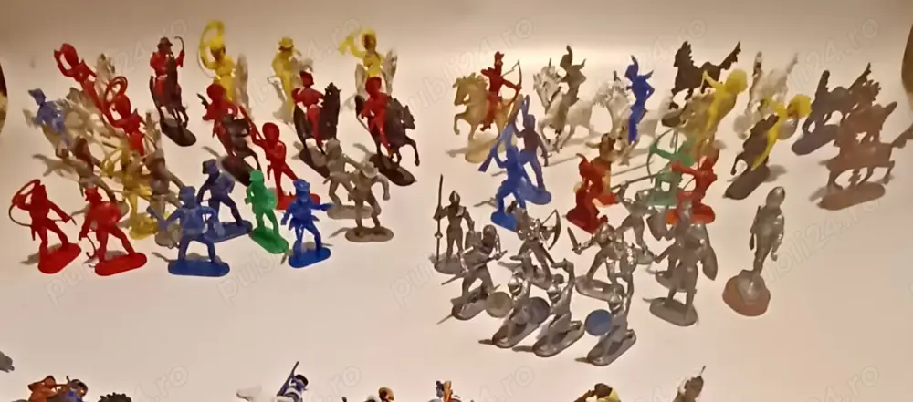 Cowboy si indieni de plastic de jucărie 