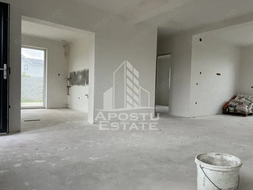 Triplex cu 5 camere, P+ E, In Sanandrei