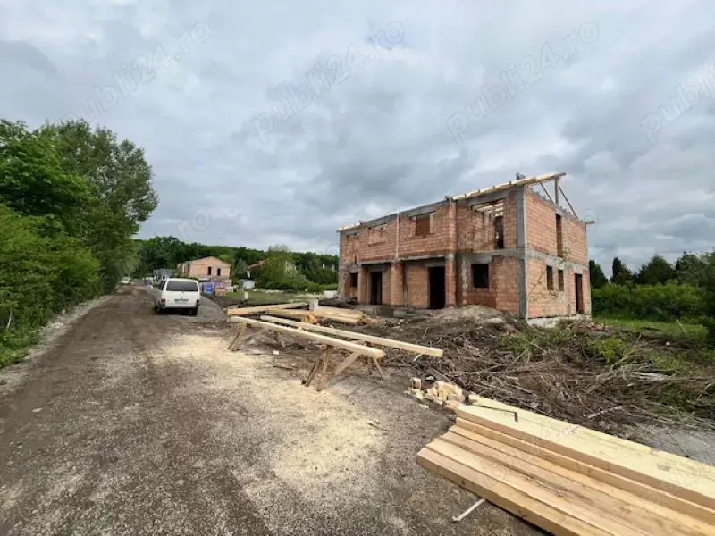 A 1638 De vânzare casă, tip duplex în Mureș -Livezeni