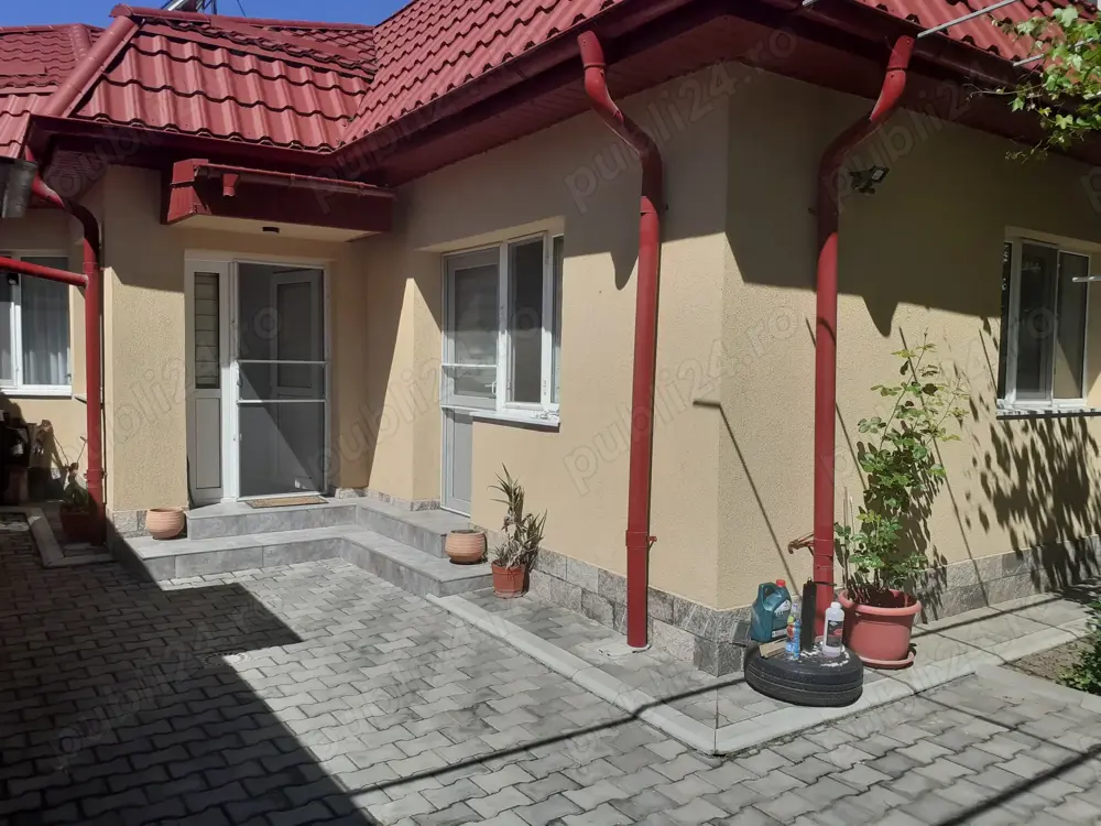 Vanzare Casa din boltari si caramida, mobilata si utilata, aproape str.Hipodrom cu str. Albinei.