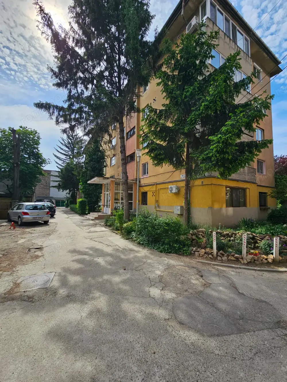 Apartament 2 camere si garaj , Arad 