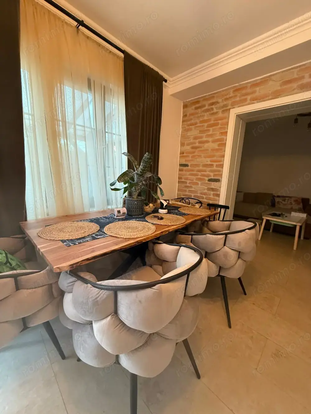 Casa de vanzare cu 5 camere la cateva minute de scoala gradinita Ghisoda