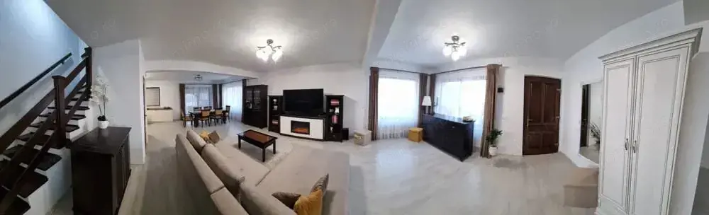 Casa triplex, moderna, spre vanzare, zona in dezvoltare