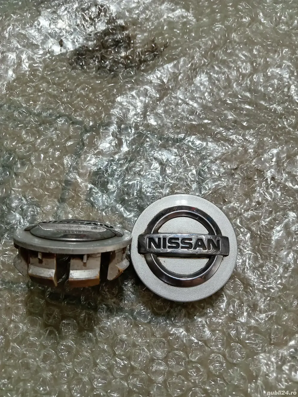 Vând diverse stopuri auto și un set căpăcele roti Nisa tel- zero 7 cinci 8cinci 2 sase 3 cinci 0