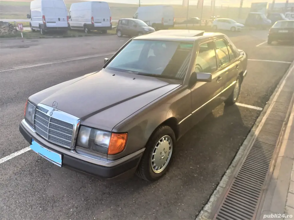 Mercedes W124 250D Retromobil