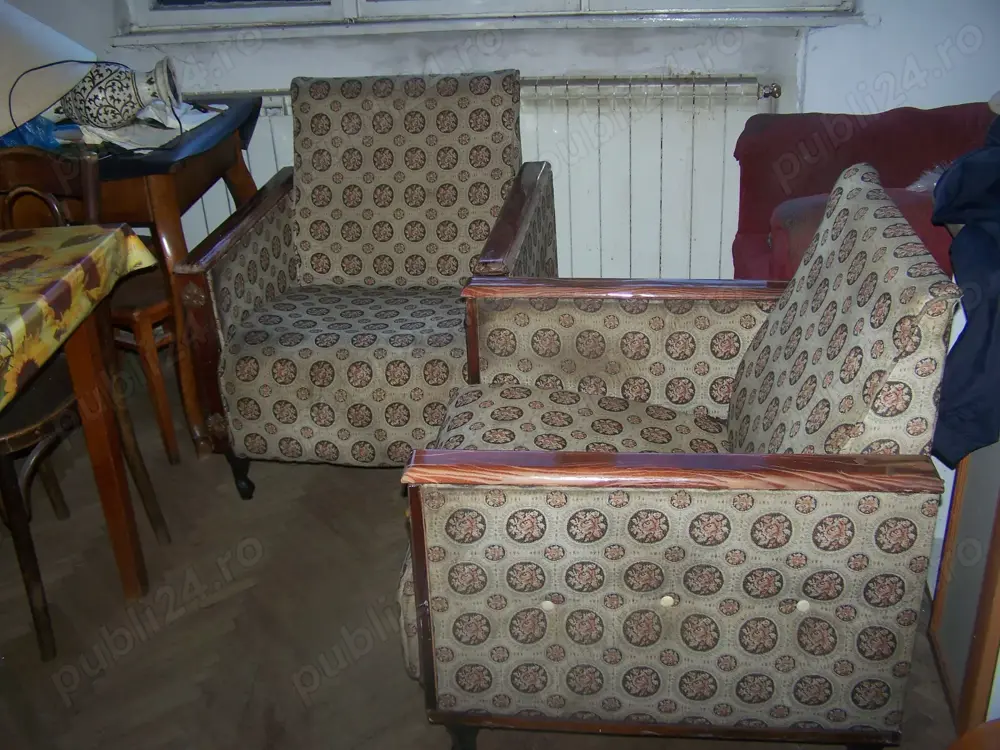 vand trei fotolii si alte corpuri