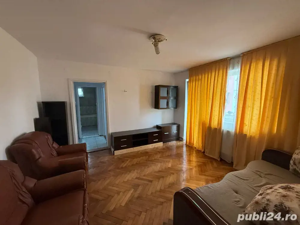 Apartament 3 camere Semidecomandat