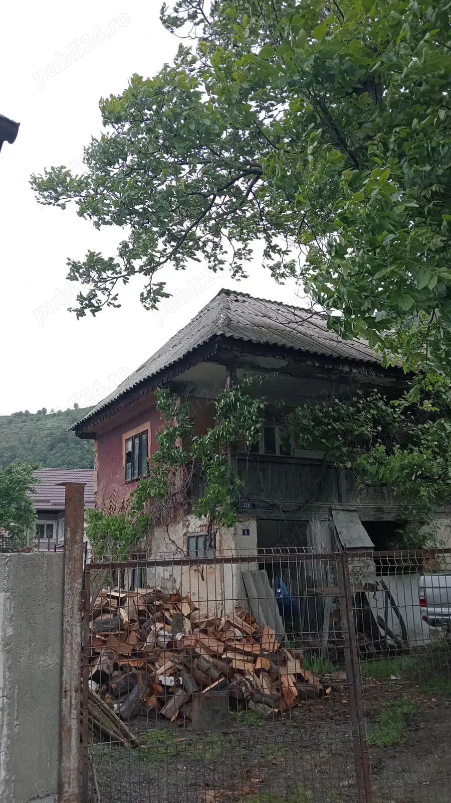 Casa la tara pe Valea Oltului